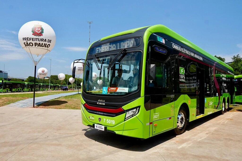 São Paulo atinge marco histórico de 2 mil ônibus elétricos na frota