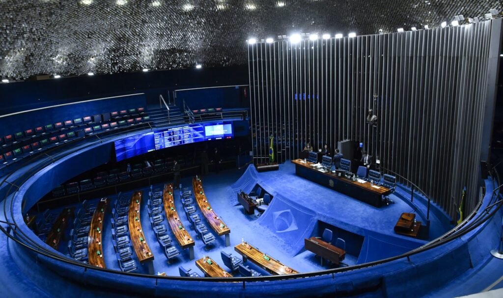 PL cresce 35% no Senado, Centrão encolhe e PT fica estagnado