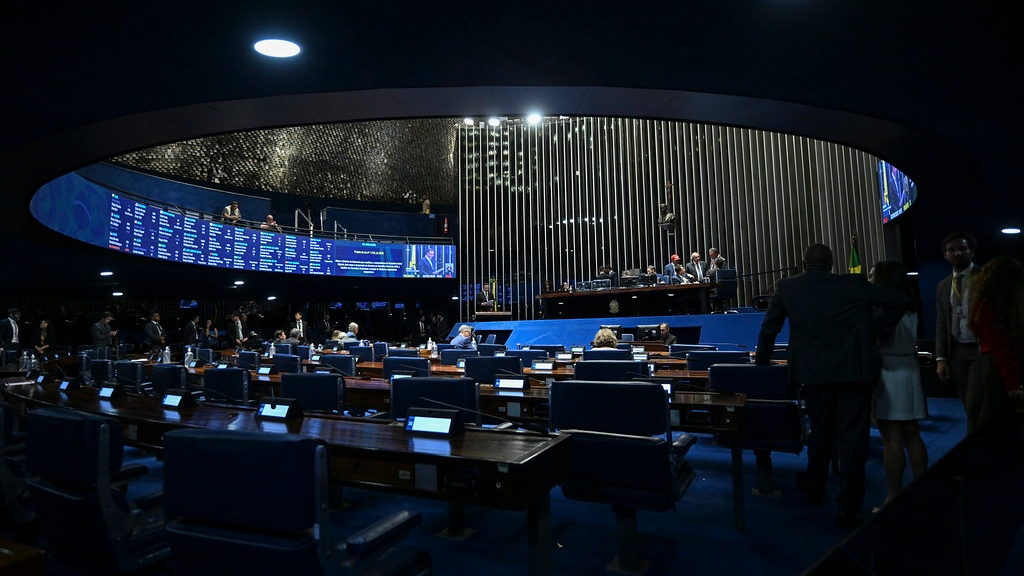 Congresso prorroga MPs de R$ 10,1 bilhões para exportadores e combustíveis