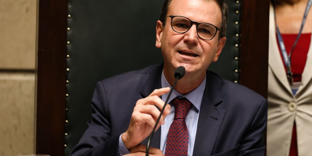 Paes recorre ao STF para barrar anulação dos votos de Garotinho