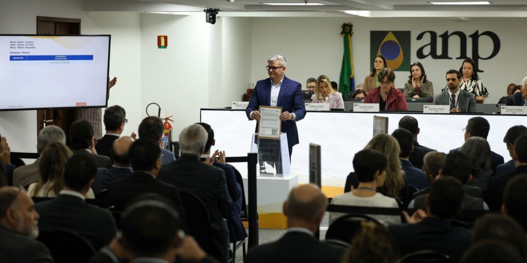 Maior leilão do pré-sal termina com sete dos 13 blocos arrematados