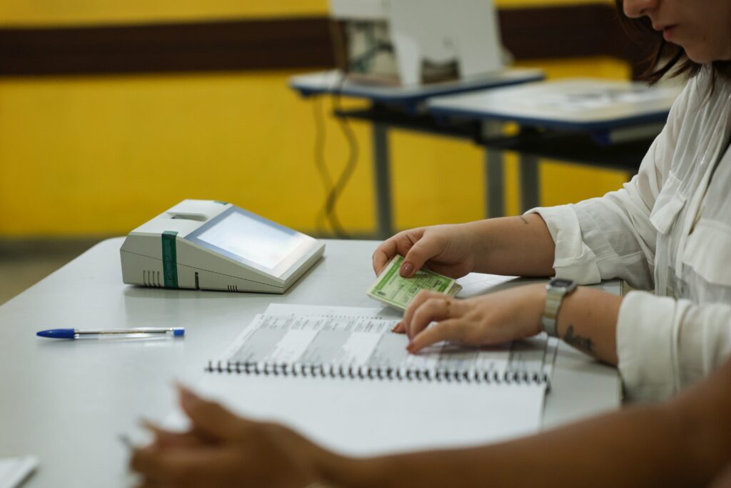 Mesário tem direito a folga? Veja benefícios de trabalhar na eleição