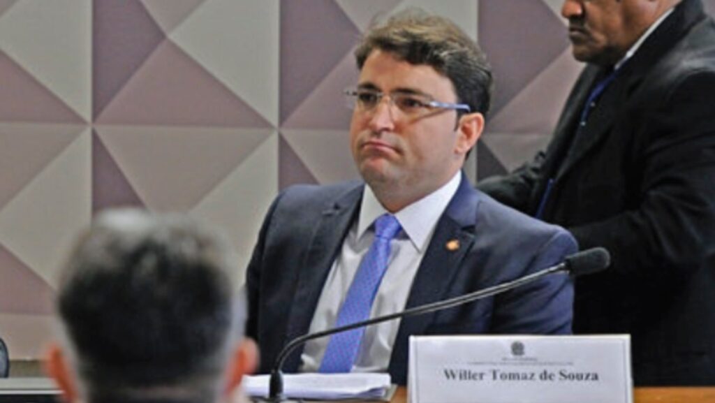 PF mira ex-servidor do STJ suspeito de vazar dados a advogado ligado a Flávio