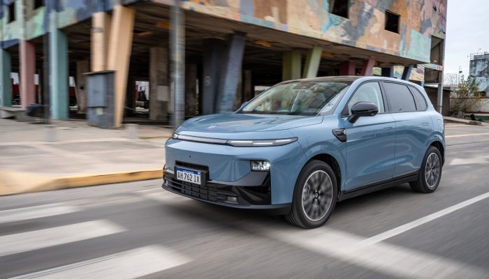 Leapmotor B10 híbrido aposta em conforto e tecnologia para tentar fazer marca decolar no Brasil; veja o teste