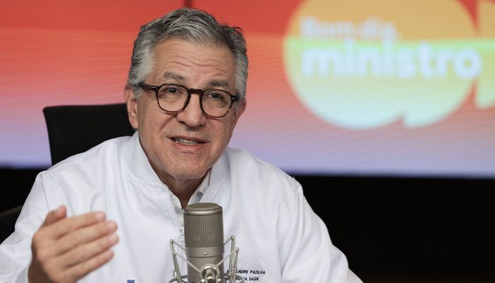 PF desmente 'Veja' e Padilha aciona Justiça sobre fake news contra Lul