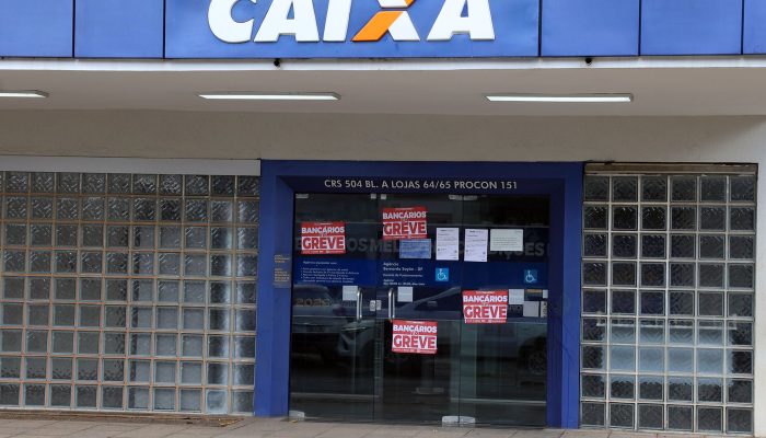 Caixa entra em greve nacional; BB tem paralisação parcial