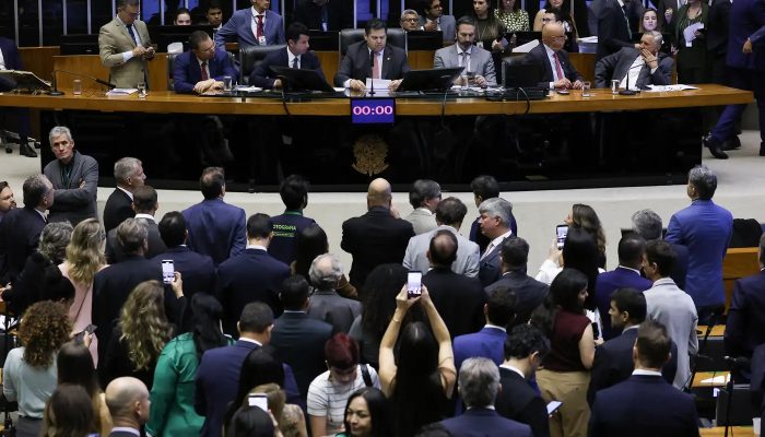 Alcolumbre marca votação da PEC pelo fim da 6x1 para quarta-feira