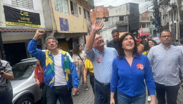 Alckmin, Haddad e Tebet participam de caminhada pró-Lula em Heliópolis