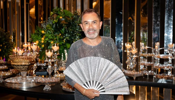 César Serra festeja a chegada dos 60 anos em noite glamourosa e alto astral