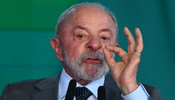 Lula critica Nunes Marques após suspensão de canal no WhatsApp