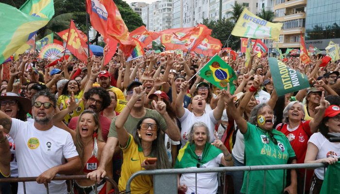 Ato em apoio à democracia e a Lula reúne milhares no Rio e Brasília