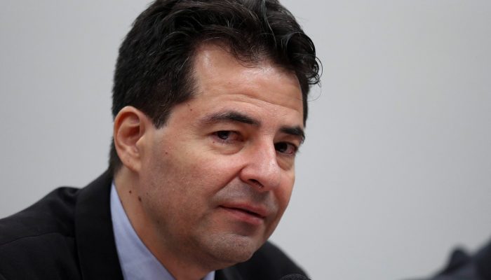 Representante da campanha diz que governo de Flávio Bolsonaro não privatizaria Banco do Brasil, Caixa e Petrobras