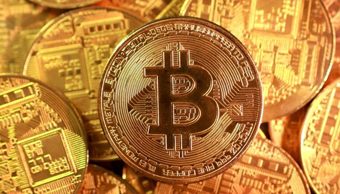 O que aconteceu com o experimento de Bukele para transformar El Salvador no 'país do bitcoin'