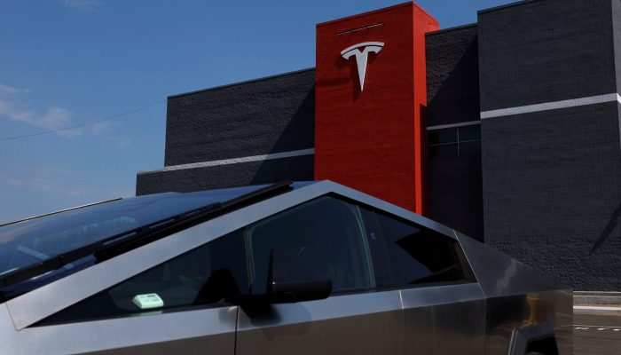 Tesla sobe 5% após superar previsão de entregas, e fortuna de Elon Musk encosta em US$ 1 trilhão