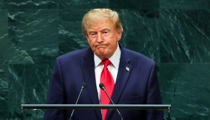 Trump chama de 'inimigo' quem usar 'IA' em vez de 'superinteligência'