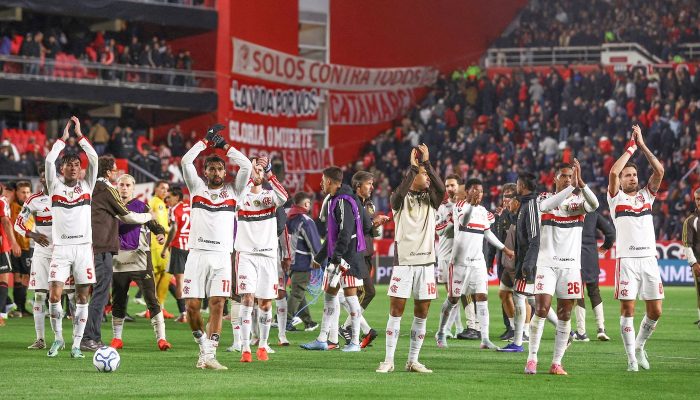 Sem chutar a gol na Argentina, Flamengo sobrevive na Libertadores