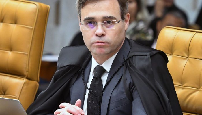 Mendonça volta a suspender multas sobre saúde mental no trabalho