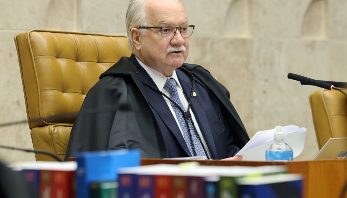Fachin indica a Nunes Marques que revisão criminal de Bolsonaro deve ir a plenário
