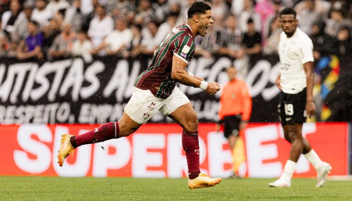 Fluminense vence Corinthians, entra no G-4 do Brasileirão e afunda Timão