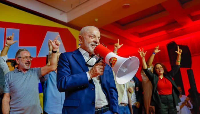 Fã-clubes de artistas pop se mobilizam para reforçar presença de Lula nas redes sociais