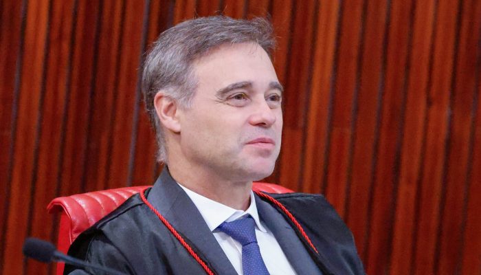 Mendonça manda Lula excluir vídeo que atribui a Flávio cortes em programas sociais