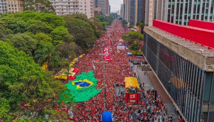Campanha de Lula aciona TSE após post falso sobre comício na Paulista