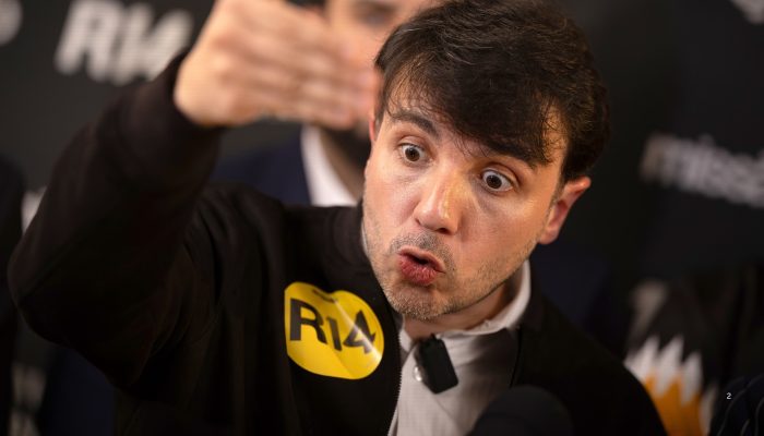 Renan Santos vota em São Paulo e ataca Flávio: "desqualificado, covarde e burro"