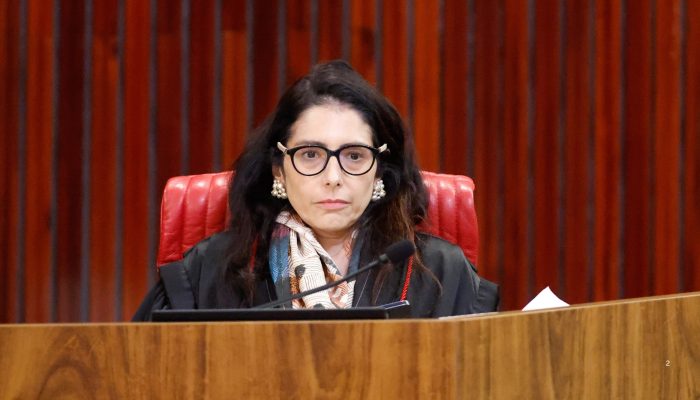 Estela Aranha beneficiou Flávio ao proibir púlpito vazio de Lula, avalia marqueteiro