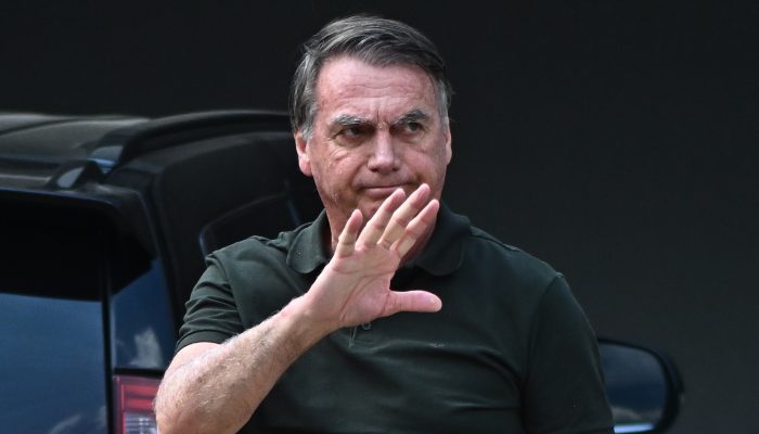 Moraes autoriza Bolsonaro a receber convidados em aniversário da filha