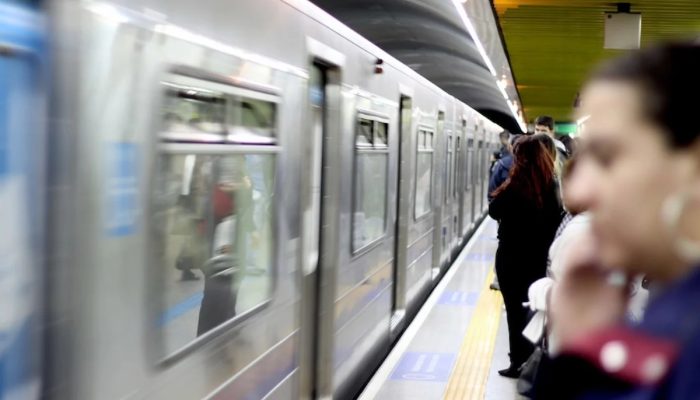 Caos nos trilhos: 3 linhas de metrô têm problemas na manhã desta sexta