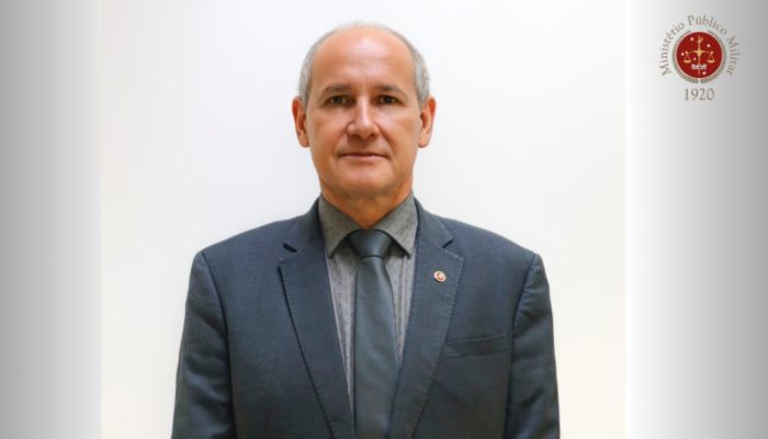 Chefe do MP Militar é condecorado após pedir perda da patente de Bolsonaro