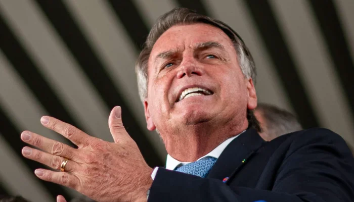 Defesa de Bolsonaro pede revisão de condenação com base em Caso Master