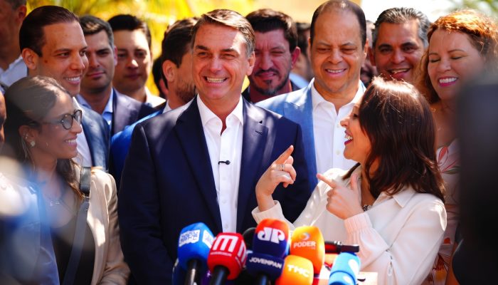 Podemos declara apoio a Flávio Bolsonaro no 2º turno