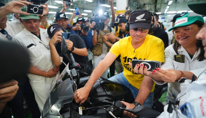 Flávio reage à investigação e elogia Mendonça como imparcial