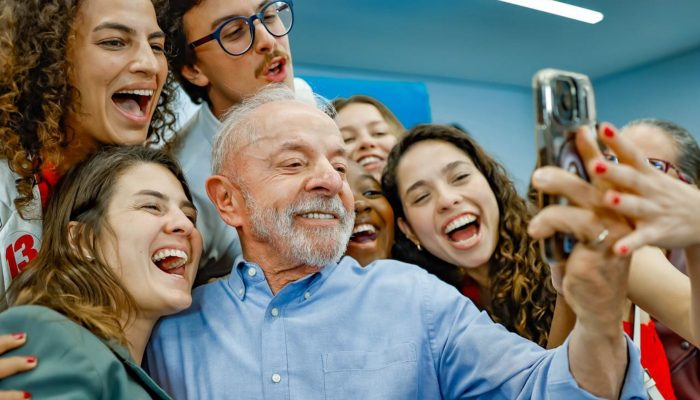 Lula tenta deixar "versão analógica" com escalada digital