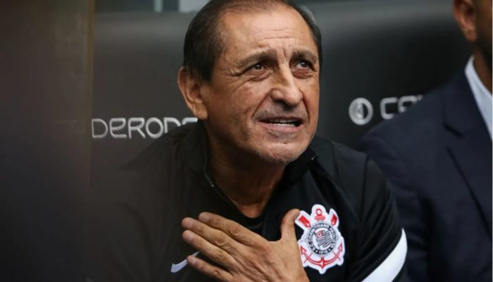 Favorito no Corinthians, Ramón Díaz tem suspensão de seis jogos pendente