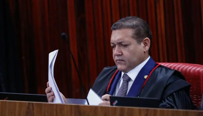 Presidente do TSE faz balanço parcial e fala em "eleição exitosa"