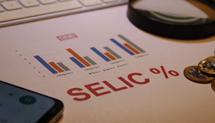 Mercado reduz projeção da Selic para 13,50%