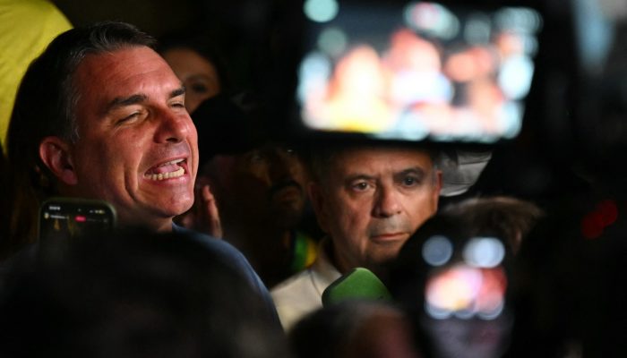 Liderança de Flávio Bolsonaro faz fundo de Ibovespa disparar quase 10% em Tóquio