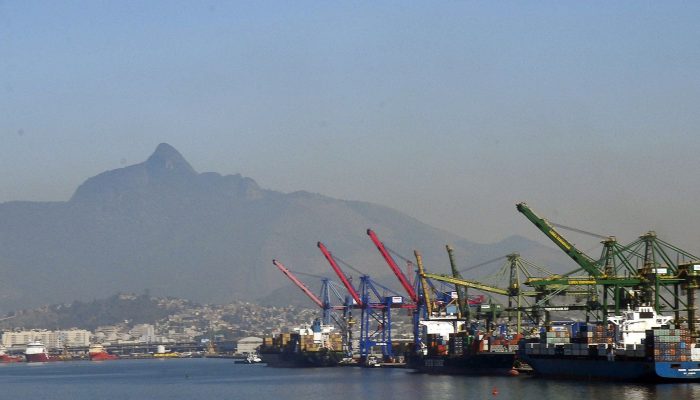 Previsão de superávit comercial de 2026 cai para US$ 84,4 bilhões