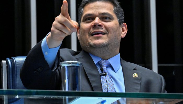Alcolumbre marca votação da PEC do fim da escala 6x1 para próxima quarta (14)
