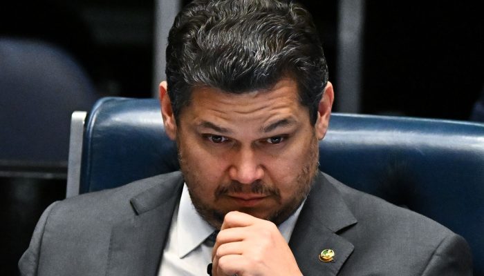 Mensagens apontam proximidade entre Alcolumbre e Vorcaro; senador nega
