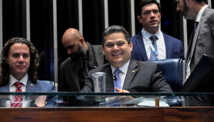 Senado aprova PEC do fim da escala 6x1