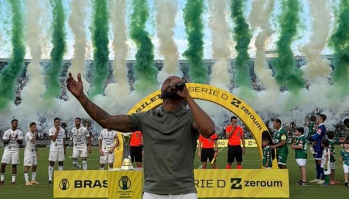 Série D ZeroUm: Alexandre Pires se emociona ao cantar hino nacional