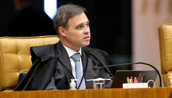 Mendonça notifica “X” sobre posts relacionados a Flávio e Nossa Senhora