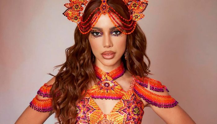 Anitta revela dificuldades com transição capilar: “Já pensei em desistir”