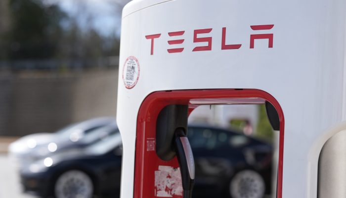 Tesla é julgada por suposta discriminação contra trabalhadores negros