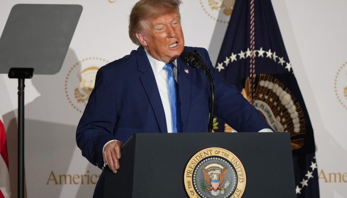 Trump culpa ataques da Ucrânia à Rússia por alta dos preços do petróleo