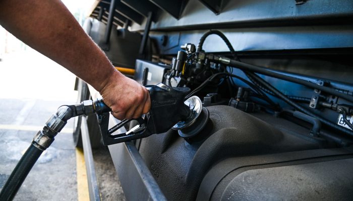 'Estoques no limite': guerra no Oriente Médio afeta abastecimento de diesel para agricultores no RS