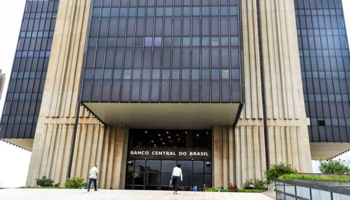 Vorcaro pagou viagens de servidores do BC a Paris e Disney, diz PF